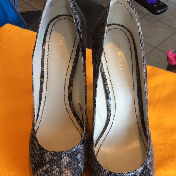 Nine West Black/Grey Hope Floats Faux Snakeskin Platform Heels Size 9M, Used - Picture 10 of 13